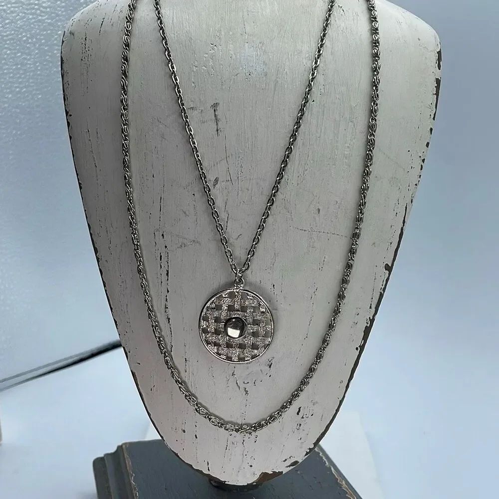 Vintage double chain basket weave pendant necklace.